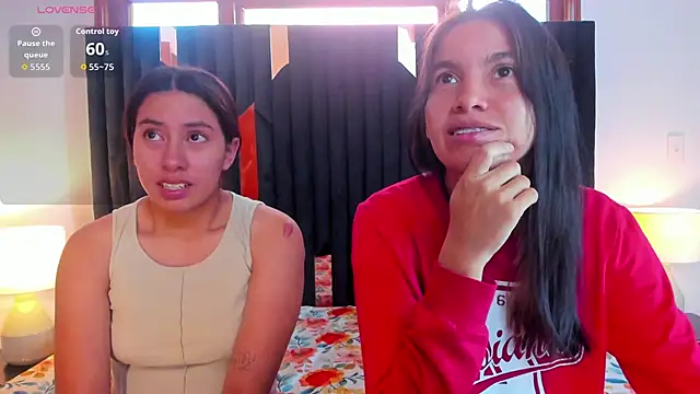 Snapshot of Sofy_and_Mia chatting on 12-01-25, 12:32 Sofy and Mia online show from 12-01-25, 12:32