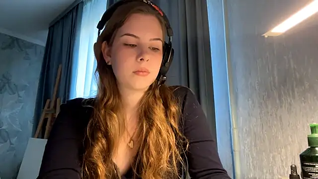 Leyla Luna online show from 10-18-25, 08:48