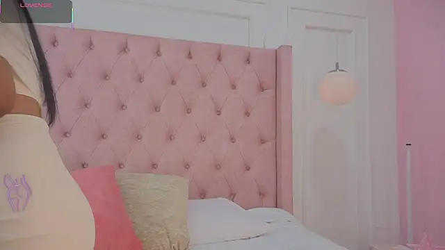 Snapshot of Julietaa_Miller chatting on 10-22-25, 11:43 Julietaa Miller online show from 10-22-25, 11:43