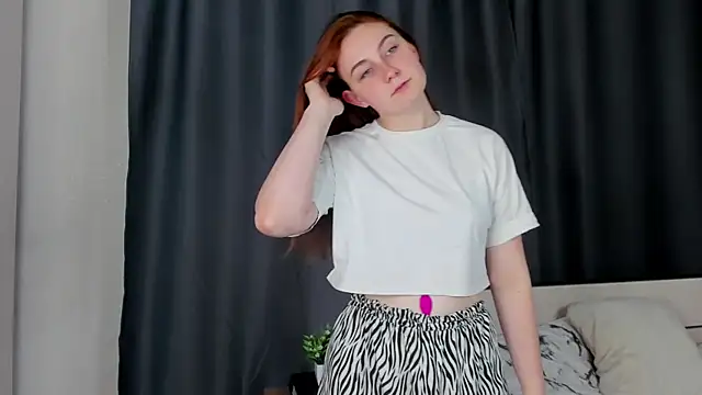 KellyeOun online show from 10-31-25, 01:28