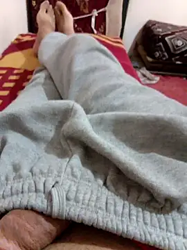 Snapshot of latarak321 chatting on 11-08-25, 11:32 latarak321 online show from 11-08-25, 11:32