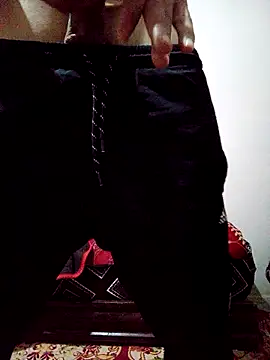 Snapshot of latarak321 chatting on 12-13-25, 10:15 latarak321 online show from 12-13-25, 10:15