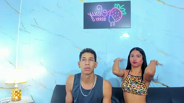 Snapshot of Little_nicoll chatting on 03-06-26, 01:46 Little nicoll online show from 03-06-26, 01:46