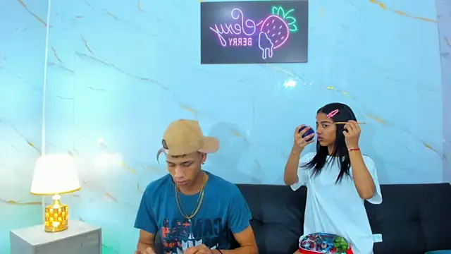 Snapshot of Little_nicoll chatting on 03-22-26, 01:31 Little nicoll online show from 03-22-26, 01:31