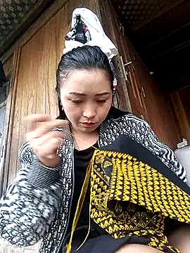 miemie-xx online show from 10-25-25, 01:13