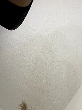 SiaraRealist online show from 10-15-25, 04:34