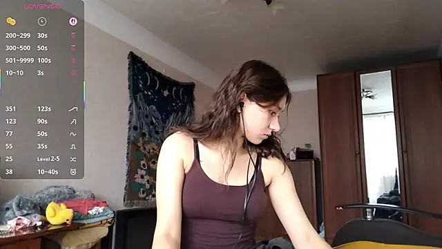 Snapshot of MiaLovelyOne chatting on 10-28-25, 09:35 MiaLovelyOne online show from 10-28-25, 09:35