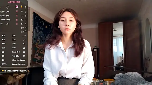 Snapshot of MiaLovelyOne chatting on 11-15-25, 06:11 MiaLovelyOne online show from 11-15-25, 06:11