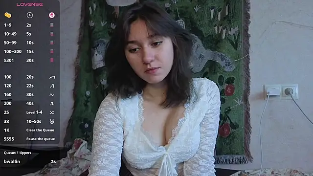 Snapshot of MiaLovelyOne chatting on 05-21-26, 01:07 MiaLovelyOne online show from 05-21-26, 01:07