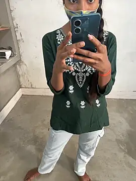 Snapshot of Rani_hot2 chatting on 10-17-25, 06:49 Rani hot2 online show from 10-17-25, 06:49