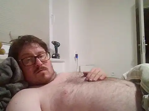 Snapshot of czechguy chatting on 10-17-25, 08:55 czechguy online show from 10-17-25, 08:55