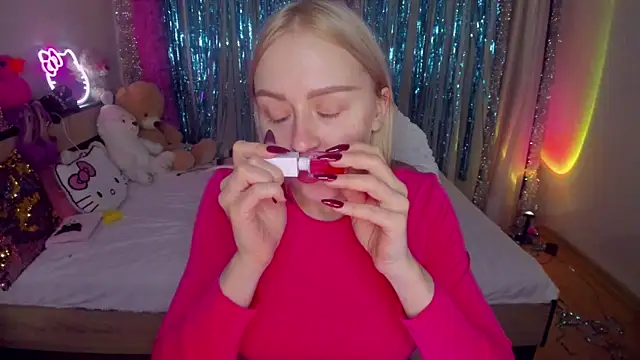 Snapshot of CeaneLino chatting on 12-19-25, 05:31 CeaneLino online show from 12-19-25, 05:31