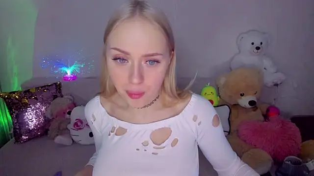 Snapshot of CeaneLino chatting on 01-31-26, 07:45 CeaneLino online show from 01-31-26, 07:45