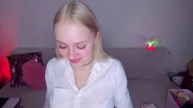 Snapshot of CeaneLino chatting on 02-11-26, 04:12 CeaneLino online show from 02-11-26, 04:12