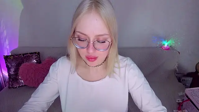 Snapshot of CeaneLino chatting on 02-13-26, 07:32 CeaneLino online show from 02-13-26, 07:32