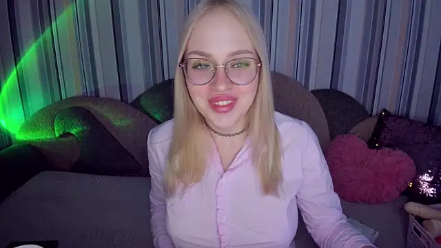 Snapshot of CeaneLino chatting on 02-22-26, 03:21 CeaneLino online show from 02-22-26, 03:21