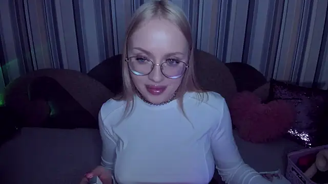 Snapshot of CeaneLino chatting on 02-23-26, 06:27 CeaneLino online show from 02-23-26, 06:27