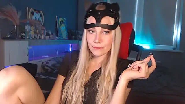 Snapshot of Lily_Shell chatting on 10-31-25, 12:39 Lily Shell online show from 10-31-25, 12:39