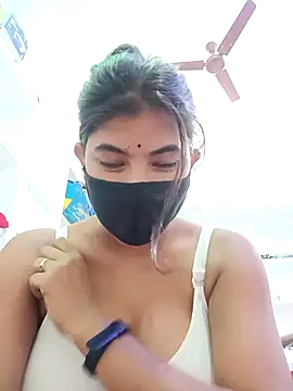 Hot radhaji online show from 12-13-25, 07:53