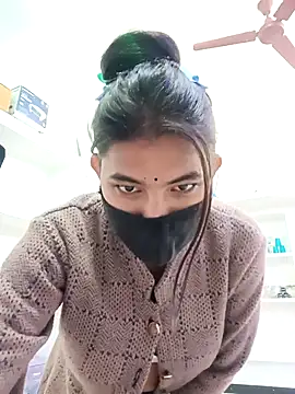 Hot radhaji online show from 12-17-25, 04:35