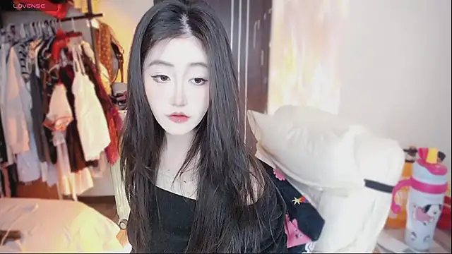 Snapshot of Ennaily chatting on 12-18-25, 07:03 Ennaily online show from 12-18-25, 07:03