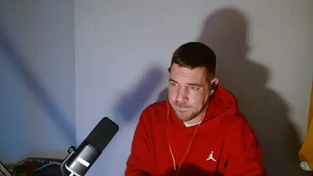 Snapshot of chibrax918 chatting on 12-15-25, 02:27 chibrax918 online show from 12-15-25, 02:27