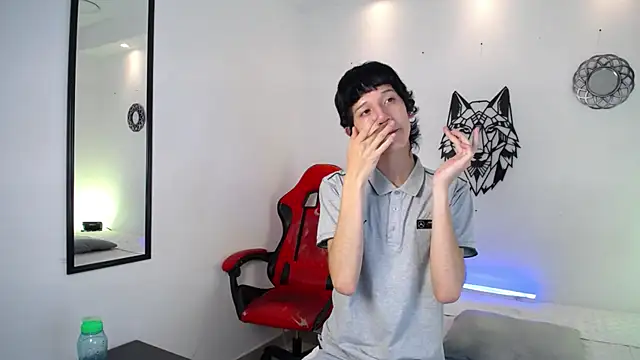 Snapshot of Emo_Boy_ chatting on 12-14-25, 12:32 Emo Boy online show from 12-14-25, 12:32