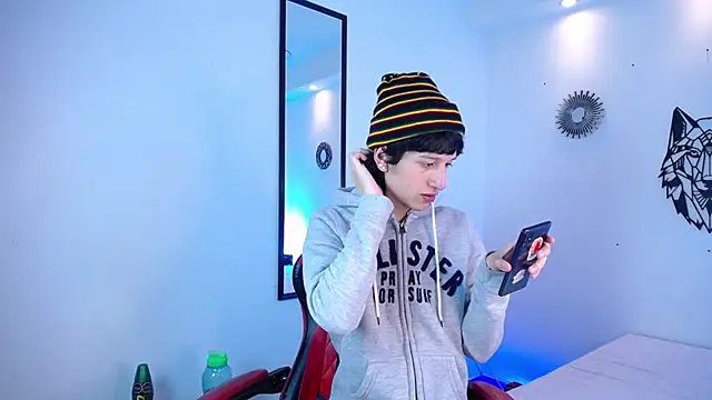 Snapshot of Emo_Boy_ chatting on 12-20-25, 12:56 Emo Boy online show from 12-20-25, 12:56