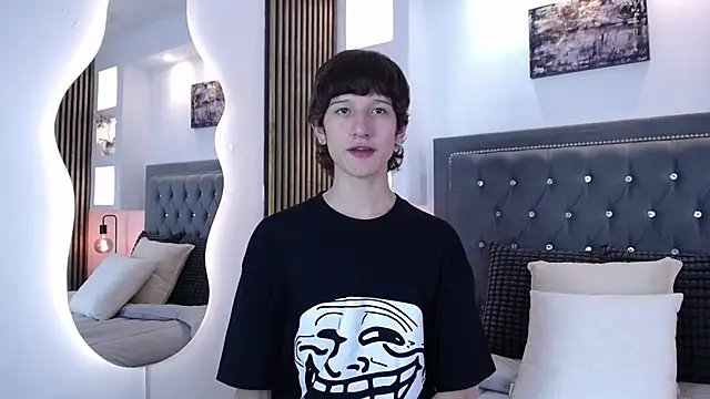 Emo Boy  online show from 03-06-26, 08:05