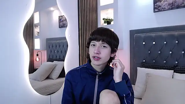 Emo Boy  online show from 03-30-26, 08:21