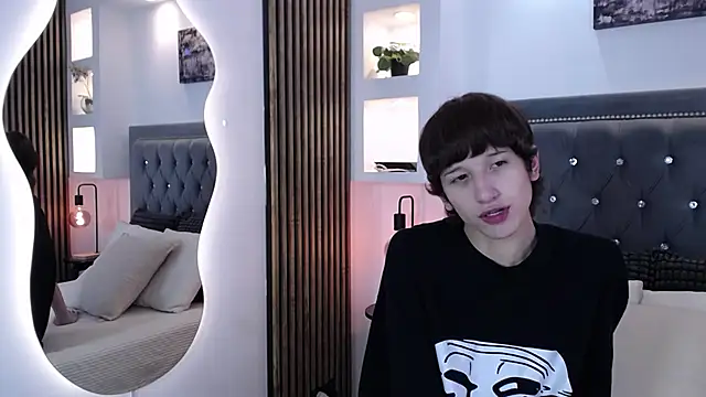 Emo Boy  online show from 04-14-26, 08:15