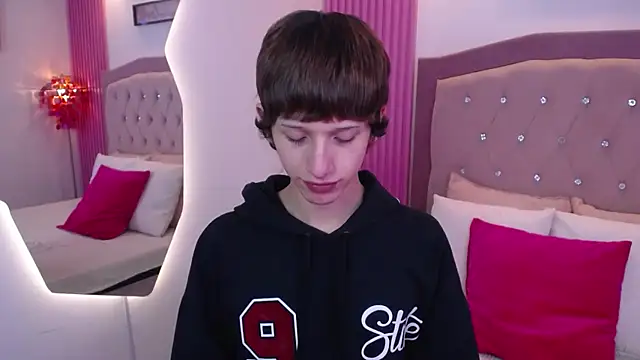 Snapshot of Emo_Boy_ chatting on 05-14-26, 03:30 Emo Boy online show from 05-14-26, 03:30
