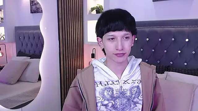 Snapshot of Emo_Boy_ chatting on 05-22-26, 08:47 Emo Boy online show from 05-22-26, 08:47