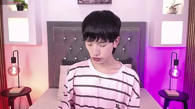 Snapshot of Emo_Boy_ chatting on 06-14-26, 08:22 Emo Boy online show from 06-14-26, 08:22