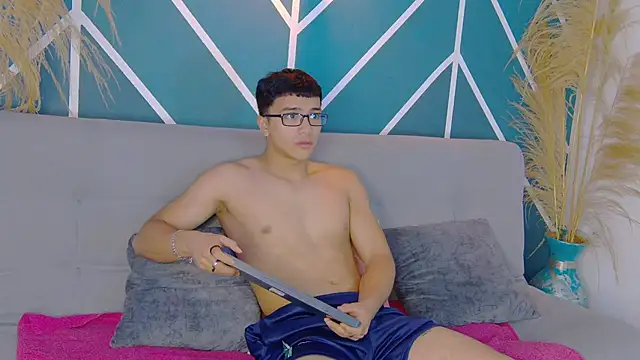 Snapshot of Stefano_Calle chatting on 10-30-25, 12:28 Stefano Calle online show from 10-30-25, 12:28