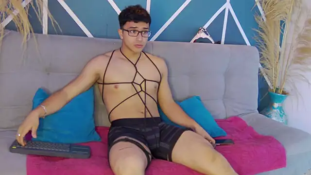 Snapshot of Stefano_Calle chatting on 10-31-25, 12:06 Stefano Calle online show from 10-31-25, 12:06