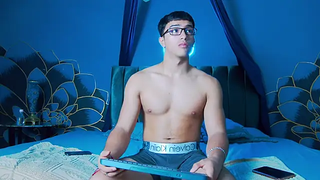 Snapshot of Stefano_Calle chatting on 11-08-25, 12:27 Stefano Calle online show from 11-08-25, 12:27