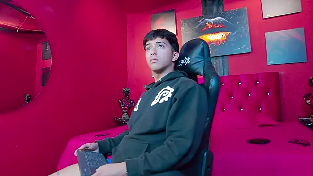 Snapshot of Stefano_Calle chatting on 12-17-25, 07:31 Stefano Calle online show from 12-17-25, 07:31