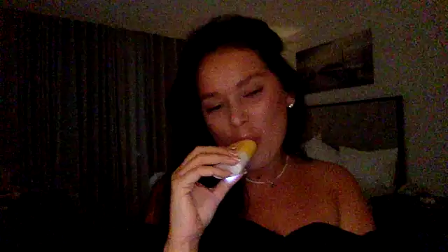 Snapshot of Fayronna chatting on 02-10-26, 03:49 Fayronna online show from 02-10-26, 03:49