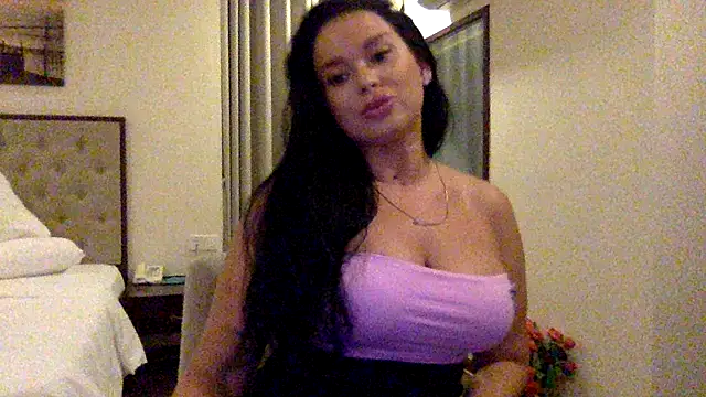 Snapshot of Fayronna chatting on 02-13-26, 06:26 Fayronna online show from 02-13-26, 06:26