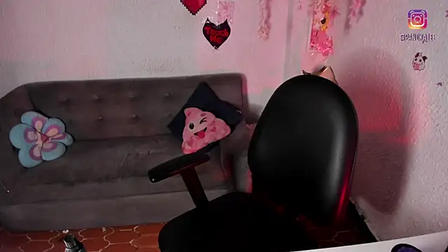 Emilycollei online show from 04-02-26, 05:49