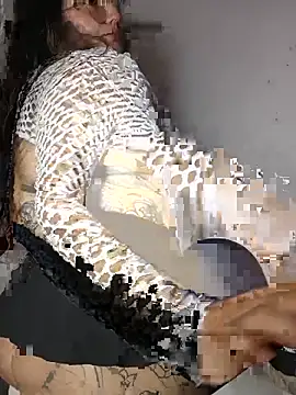 Snapshot of Emilycollei chatting on 05-30-26, 04:20 Emilycollei online show from 05-30-26, 04:20