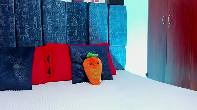 Kiim Owens online show from 11-19-25, 12:05