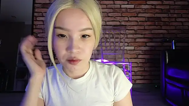 Snapshot of saya_li1 chatting on 10-30-25, 09:15 saya li1 online show from 10-30-25, 09:15