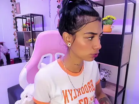 KarlaSlutSkinny   online show from 02-03-26, 08:58