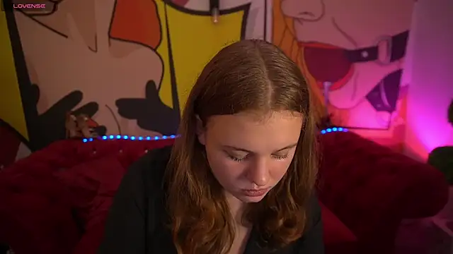 SnowWhiti online show from 10-17-25, 01:46