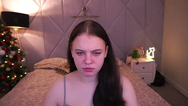 SnowWhiti online show from 12-14-25, 06:41