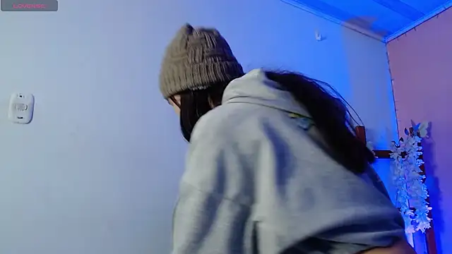 Snapshot of SweetRenata_ chatting on 10-22-25, 11:21 SweetRenata online show from 10-22-25, 11:21