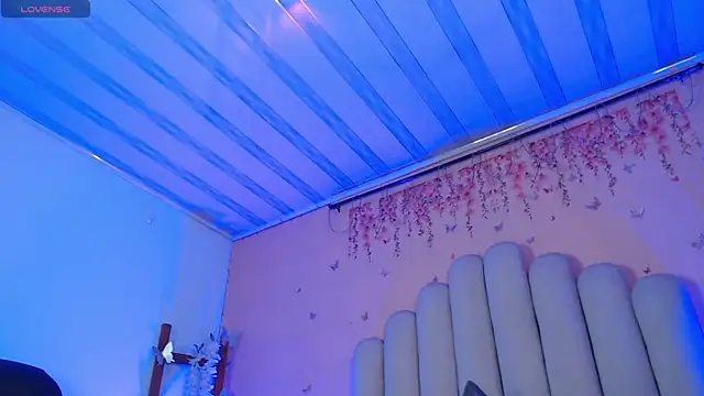 Snapshot of SweetRenata_ chatting on 11-13-25, 11:20 SweetRenata online show from 11-13-25, 11:20