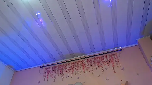 Snapshot of SweetRenata_ chatting on 11-25-25, 11:21 SweetRenata online show from 11-25-25, 11:21